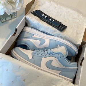 Never worn, brand new Nike dunks